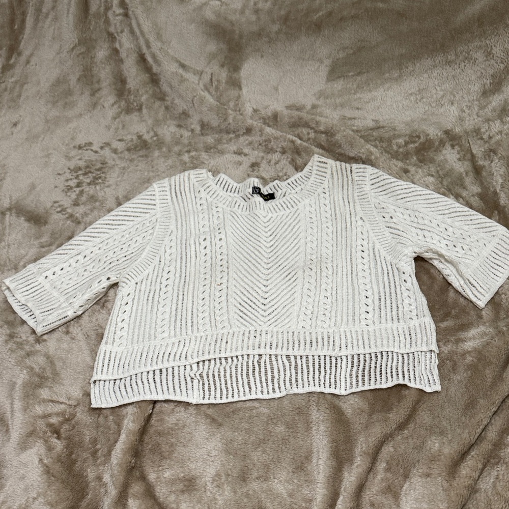 Chic White Knit Crop Top